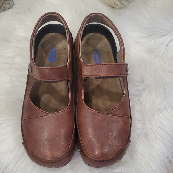 Wolky Shoes - Wolky Brown Comfort Leather Clogs